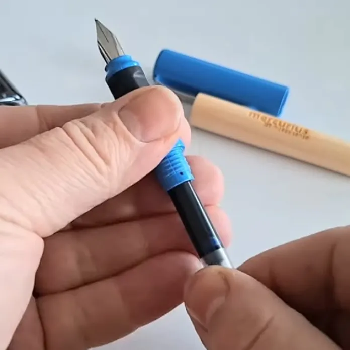 Plněn&iacute; z&aacute;sobn&iacute;ku a či&scaron;těn&iacute; pera | mercurius.cz